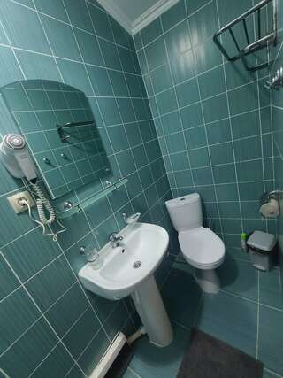 Гостевой дом OnTheSea Туапсе Бюджетный двухместный номер с 2 отдельными кроватями-5