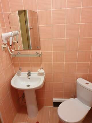 Гостевой дом OnTheSea Туапсе Бюджетный двухместный номер с 2 отдельными кроватями-5