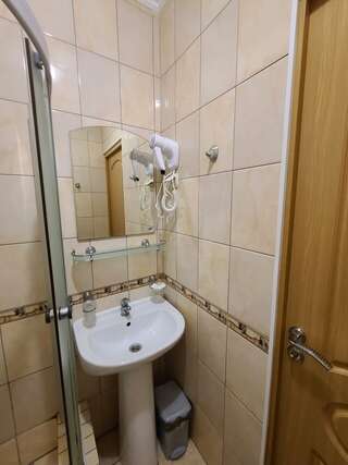 Гостевой дом OnTheSea Туапсе Бюджетный двухместный номер с 2 отдельными кроватями-6