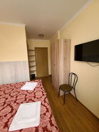 Гостевой дом OnTheSea Туапсе Бюджетный двухместный номер с 2 отдельными кроватями-2