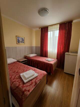 Гостевой дом OnTheSea Туапсе Бюджетный двухместный номер с 2 отдельными кроватями-3