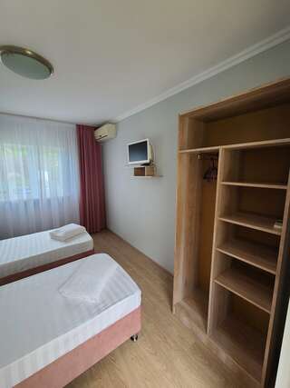 Гостевой дом OnTheSea Туапсе Бюджетный двухместный номер с 2 отдельными кроватями-5