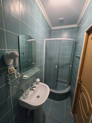 Гостевой дом OnTheSea Туапсе Бюджетный двухместный номер с 2 отдельными кроватями-4