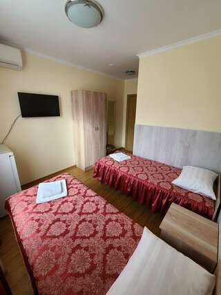 Гостевой дом OnTheSea Туапсе Бюджетный двухместный номер с 2 отдельными кроватями-4