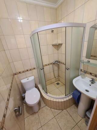 Гостевой дом OnTheSea Туапсе Бюджетный двухместный номер с 2 отдельными кроватями-5